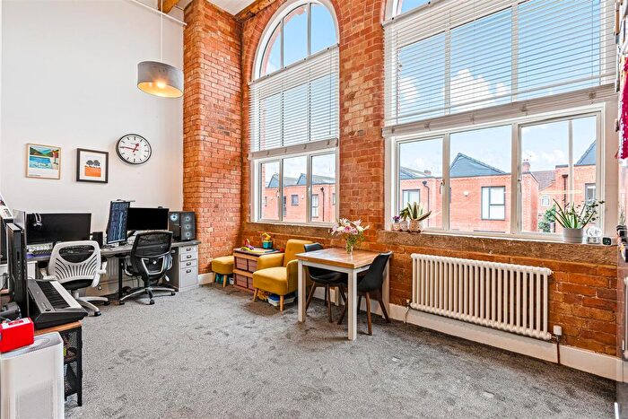 3 Bedroom Flat For Sale In Cowper Street, Leicester, LE2