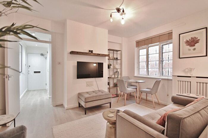 1 Bedroom Flat To Rent In Latymer Court, Hammersmith Road, Hammersmith, W6