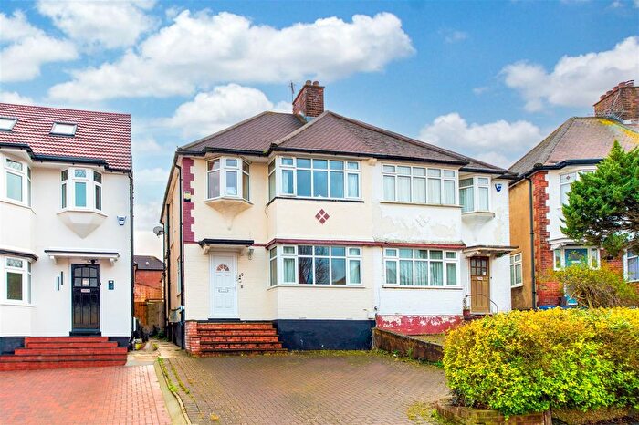 3 Bedroom Semi-Detached House To Rent In Addington Drive, London, N12