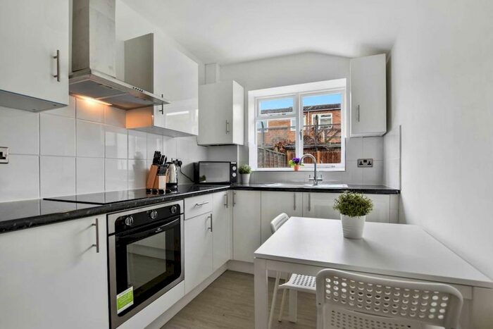 5 Bedroom Terraced House To Rent In Stanley Grove, Battersea, SW8