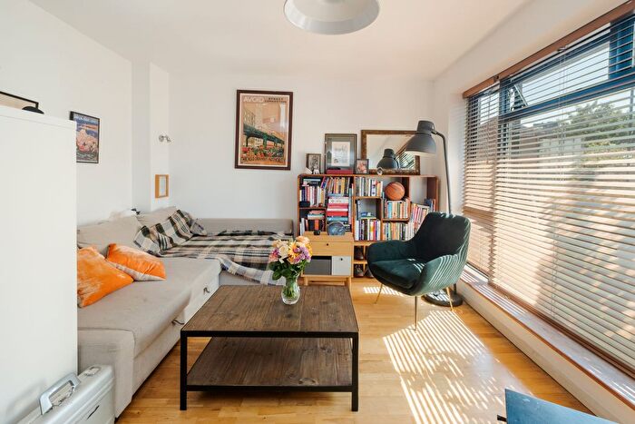 1 Bedroom Flat For Sale In Boleyn Road, London, N16
