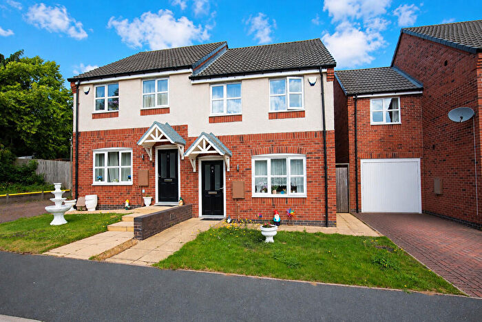 3 Bedroom Semi-Detached House For Sale In Connemara Close, Dordon, B78