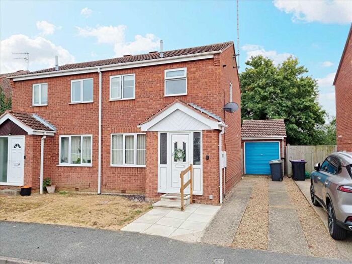 3 Bedroom Semi-Detached House For Sale In Willow Court, Sleaford, NG34