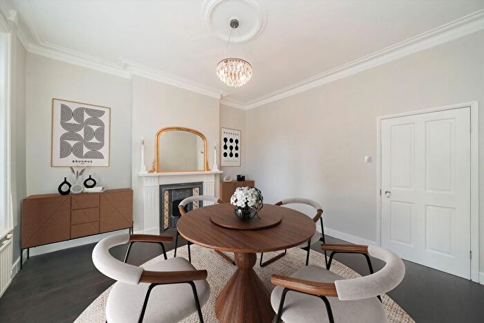 4 Bedroom Flat To Rent In Heath Street, London, NW3