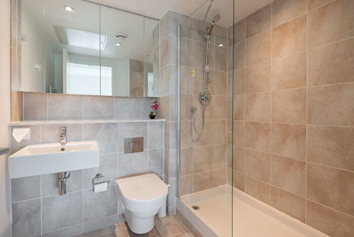 2 Bedroom Apartment To Rent In Marsh Wall, London, E14