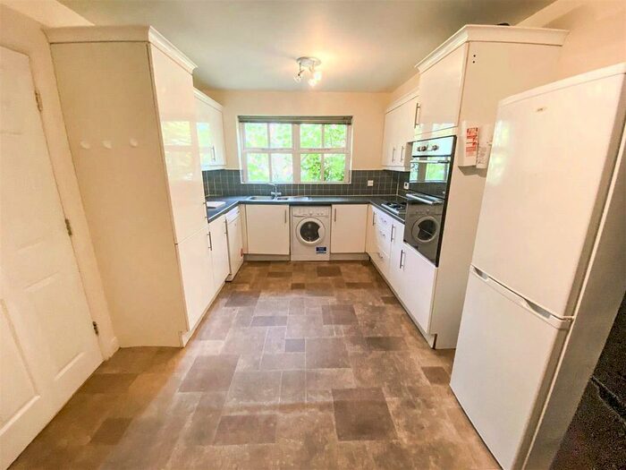 4 Bedroom End Of Terrace House To Rent In Schuster Road, Victoria Park, M14