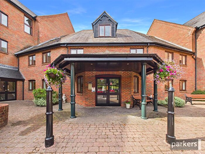 1 Bedroom Apartment For Sale In Silk Lane, Twyford, Reading, Berkshire, RG10