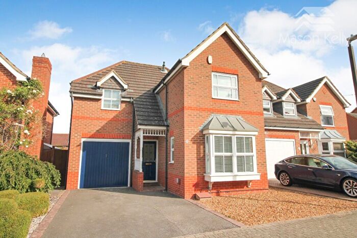 3 Bedroom Detached House For Sale In Mavoncliff Drive, Tattenhoe, Milton Keynes, Buckinghamshire, MK4