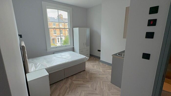 Studio To Rent In Tufnell Park Road, London, N7