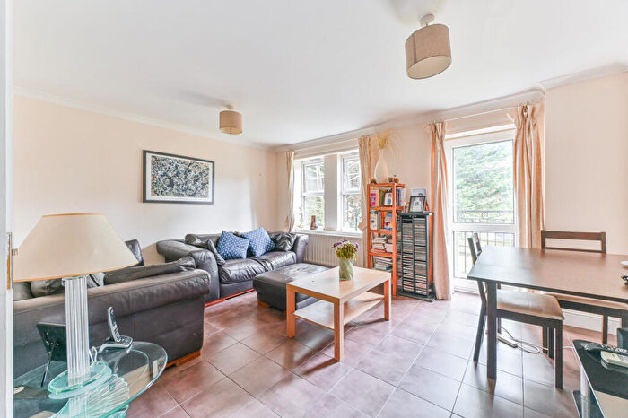 2 Bedroom Flat For Sale In Birdhurst Road, South Croydon, CR2