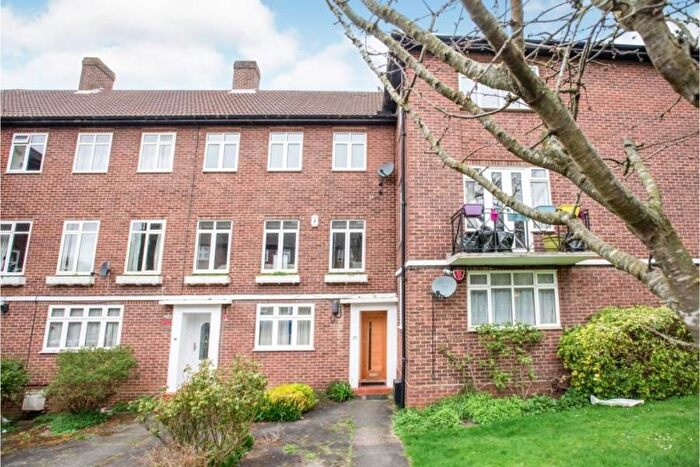 2 Bedroom Flat To Rent In Cervantes Court, Northwood, HA6