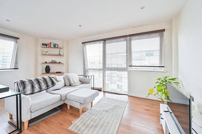 2 Bedroom Flat To Rent In John Ruskin Street, Elephant And Castle, London, SE5