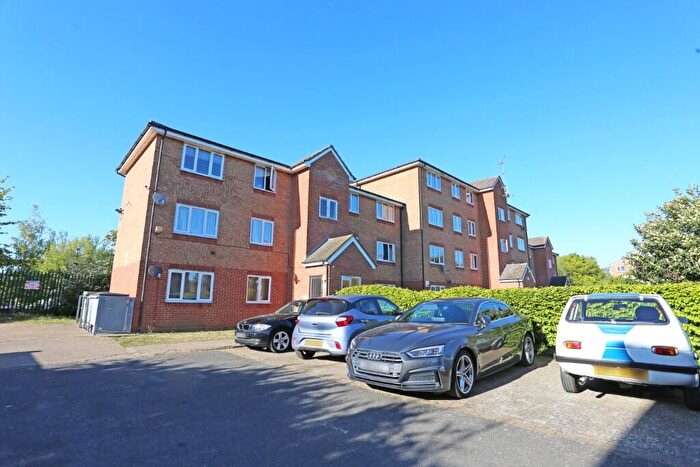 1 Bedroom Flat For Sale In Express Drive, Goodmayes, IG3