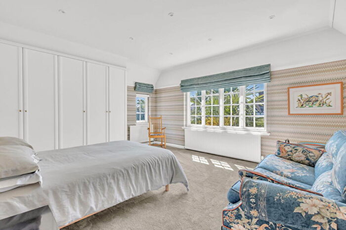 4 Bedroom Detached House For Sale In Totteridge Lane, Totteridge, N20