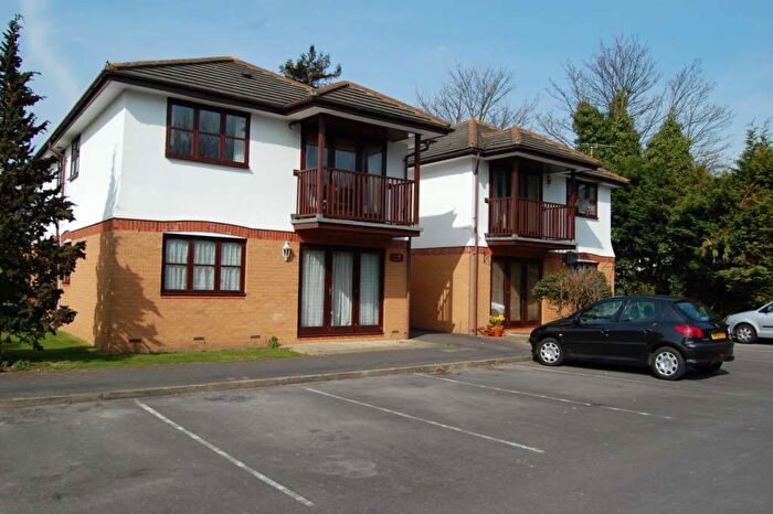 1 Bedroom Flat To Rent In Joinville Place, Addlestone, KT15
