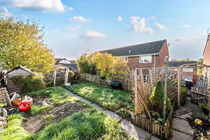 2 Bedroom Flat For Sale In Paddock Close, Enford, SN9