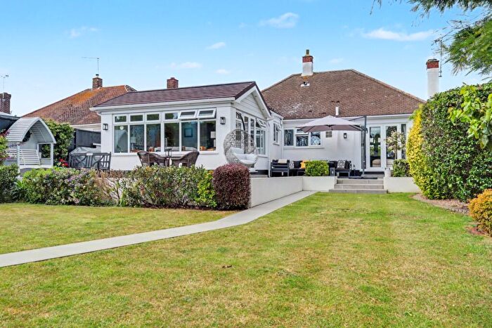 3 Bedroom Detached Bungalow For Sale In Steyning Avenue, Wick Estate, SS2