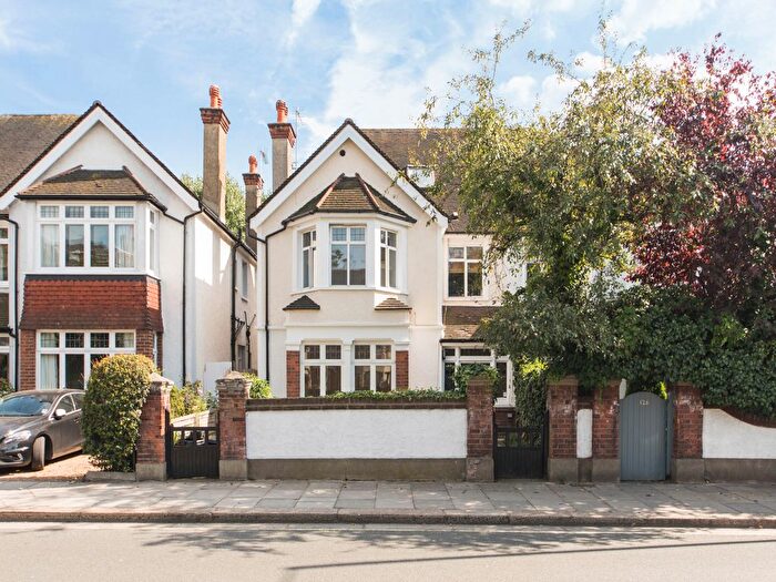 1 Bedroom Flat To Rent In London Road, Twickenham, TW1