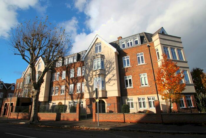 2 Bedroom Flat To Rent In Albany Park Road, Kingston Upon Thames, Surrey, KT2