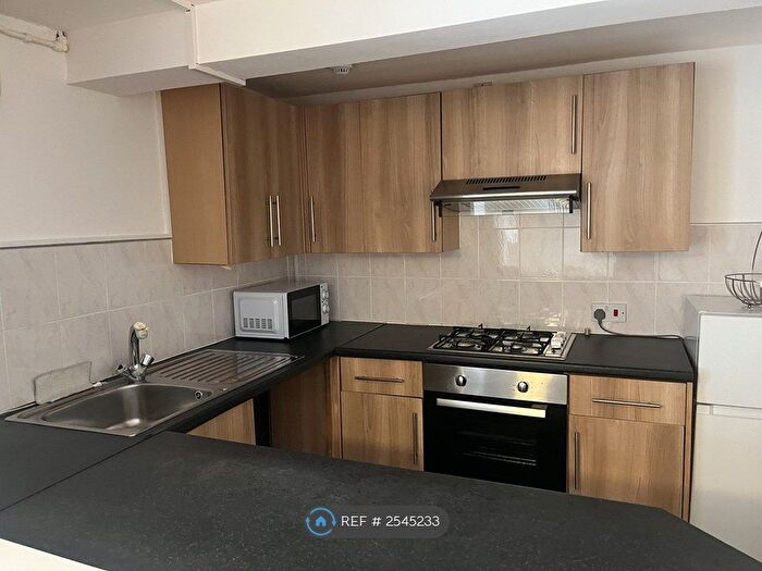 1 Bedroom Flat To Rent In York Place, Newport, NP20