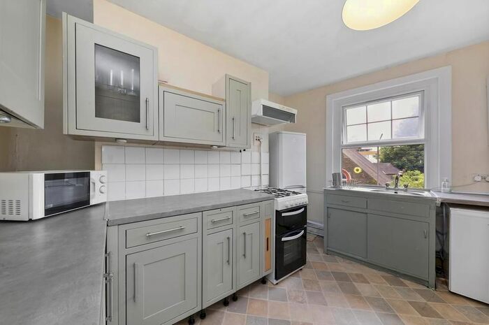 2 Bedroom Flat To Rent In Kennington Lane, London, SE11