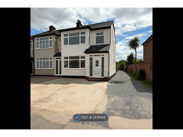 5 Bedroom Semi-Detached House To Rent In Mowbrays Road, Romford, RM5
