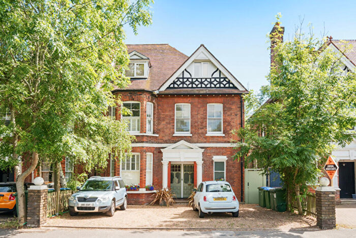 2 Bedroom Flat To Rent In Bridge Road, East Molesey, KT8