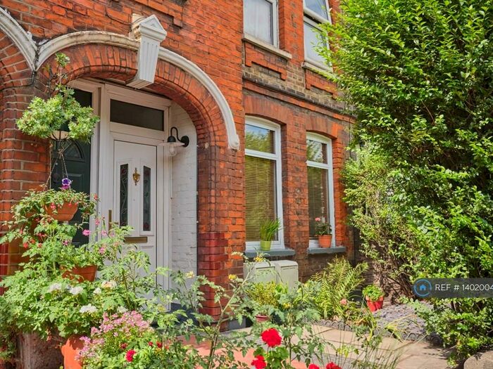 2 Bedroom Maisonette To Rent In Markhouse Road, London, E17