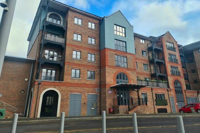 2 Bedroom Flat To Rent In Waterway House, Tonbridge, TN9
