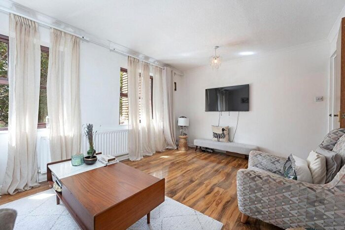 2 Bedroom Apartment For Sale In Albion Road, Sutton, SM2