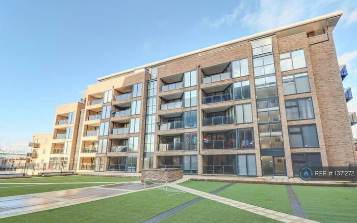2 Bedroom Flat To Rent In Pullman Square, Grays, RM17