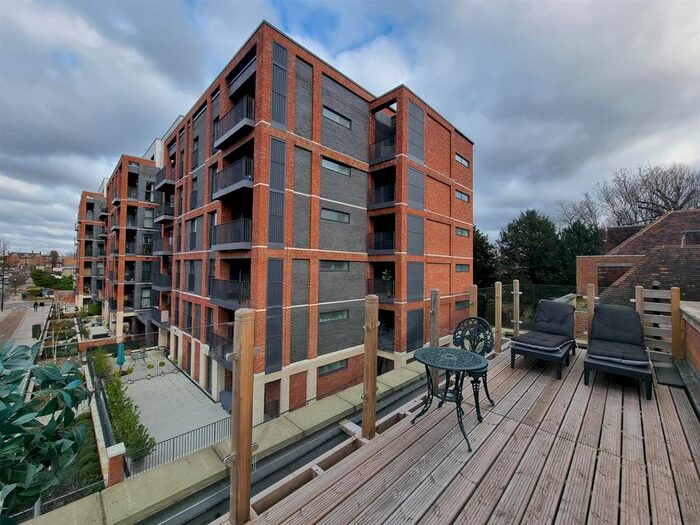 2 Bedroom Flat To Rent In Green Lanes, London, N21