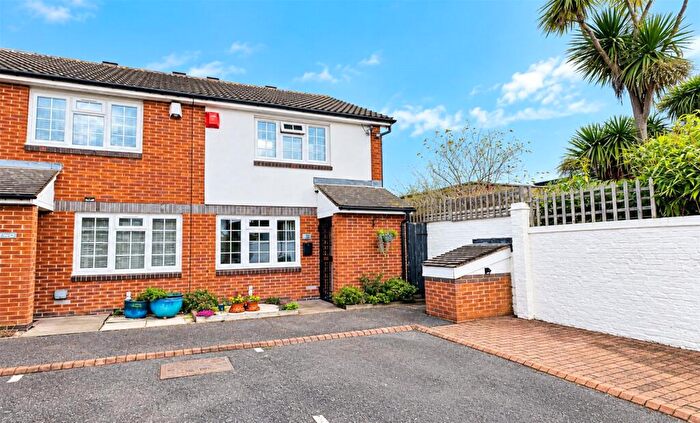 2 Bedroom End Of Terrace House For Sale In Muncies Mews, London, SE6