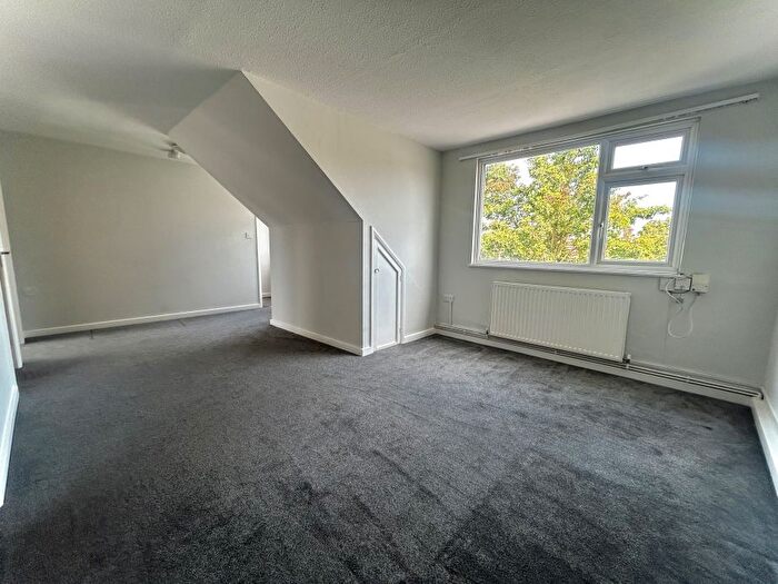 1 Bedroom Flat To Rent In Gander Green Lane, Sutton, SM1