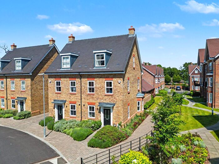 3 Bedroom Semi-Detached House For Sale In Albright Gardens, Walton-On-Thames, KT12