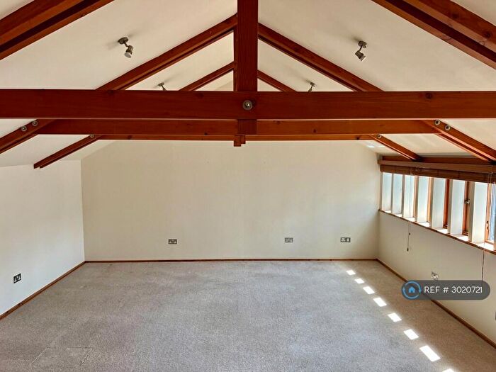 2 Bedroom Flat To Rent In London House, Tavistock, PL19