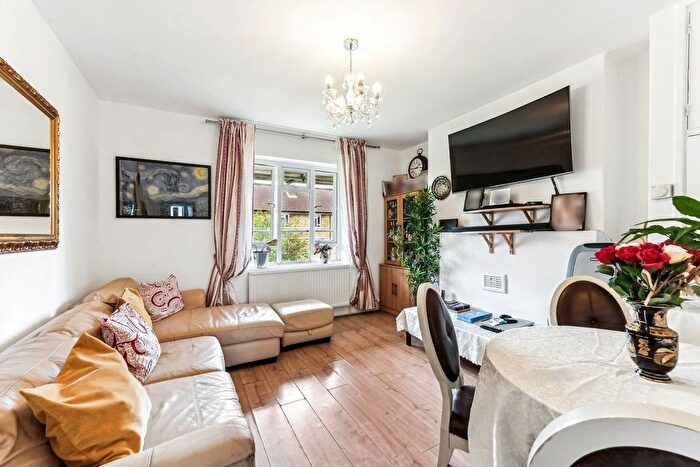 2 Bedroom Flat To Rent In Fulham Palace Road, London, SW6
