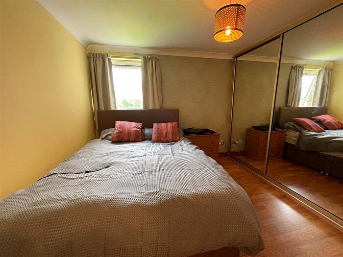 1 Bedroom Flat For Sale In Llys Newydd, Llwynhendy, Llanelli, SA14