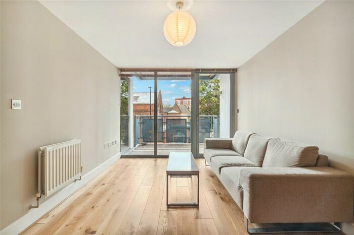 2 Bedroom Flat To Rent In Chillingworth Road, Islington, N7