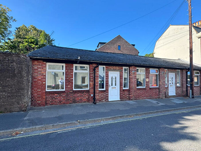 1 Bedroom Bungalow For Sale In Princes Street, Dorset, DT1