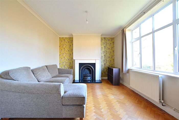 2 Bedroom Flat To Rent In The Lawns, Lee Terrace, London, SE3