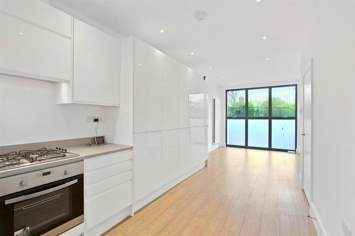 3 Bedroom Flat To Rent In Chatsworth Road, Lower Clapton, London, E5