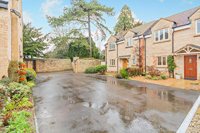 2 Bedroom Flat For Sale In Garth Court, Bicester, OX26