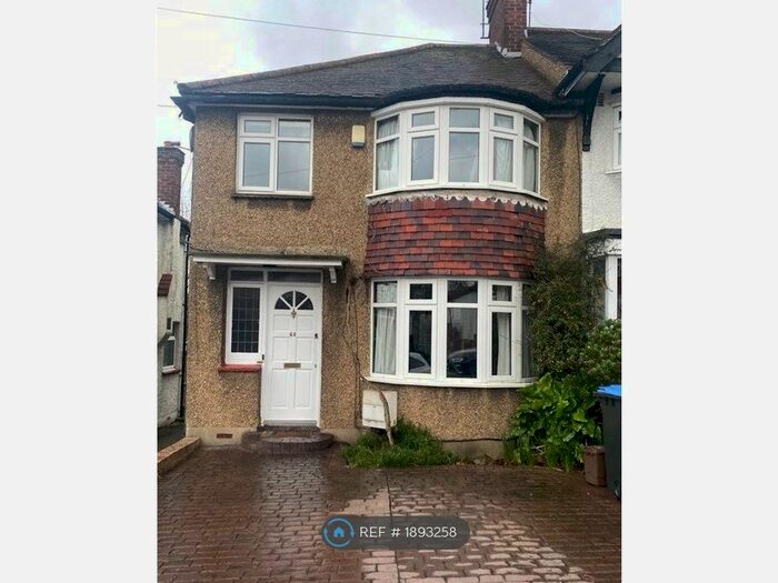 3 Bedroom End Of Terrace House To Rent In Linden Way, London, N14