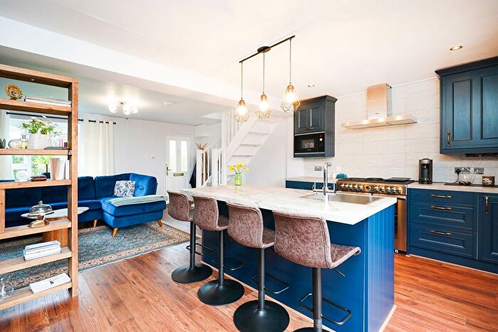 3 Bedroom Terraced House For Sale In Springfield Road, Barlow, S18