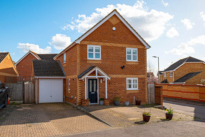 4 Bedroom Detached House For Sale In Roxwell Crescent, Wickford, SS12