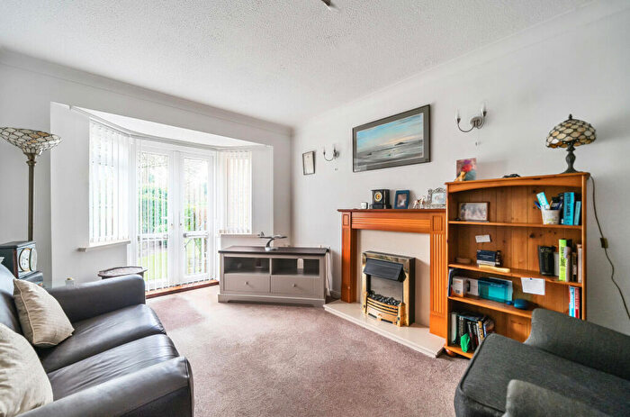1 Bedroom Apartment For Sale In Allingham Court, Summers Road, Godalming, Surrey, GU7