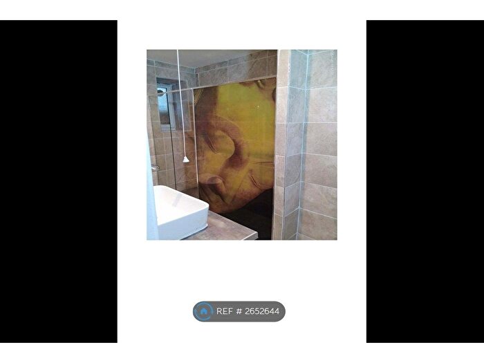 2 Bedroom Flat To Rent In Germander Way, London, E15