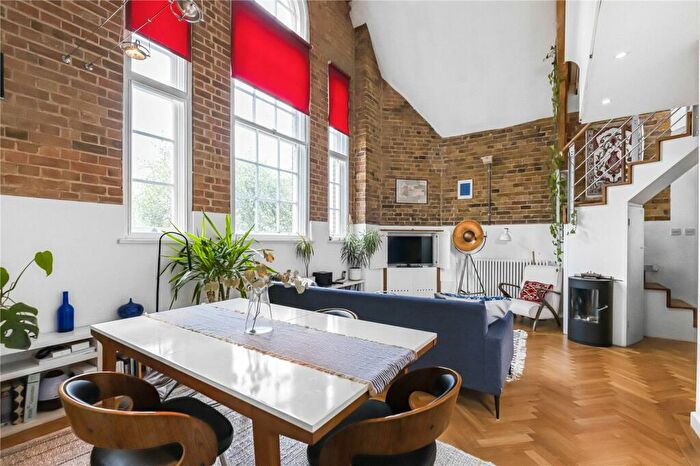 2 Bedroom Apartment To Rent In Northwold Road, Stoke Newington, London, N16