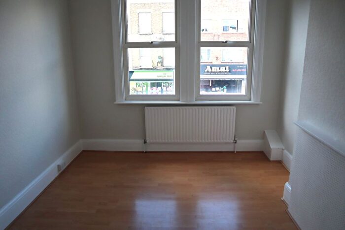 2 Bedroom Flat To Rent In High Street Colliers Wood, Colliers Wood, SW19